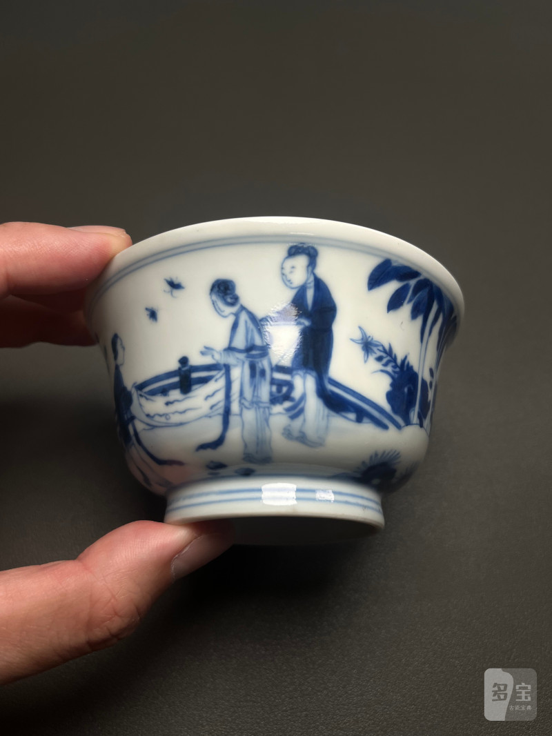 清雍正  青花“侍女对弈”图盖碗 - 图7